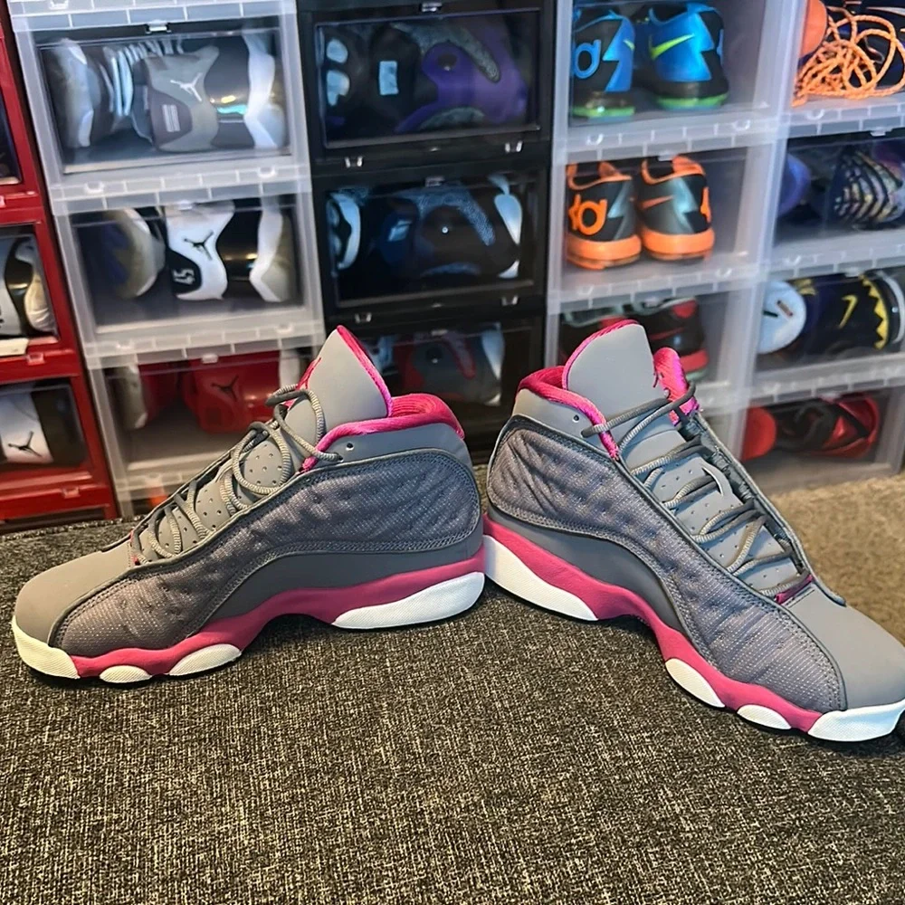 Jordan 13 (GS)Gray and Pink - Picture 5 of 11